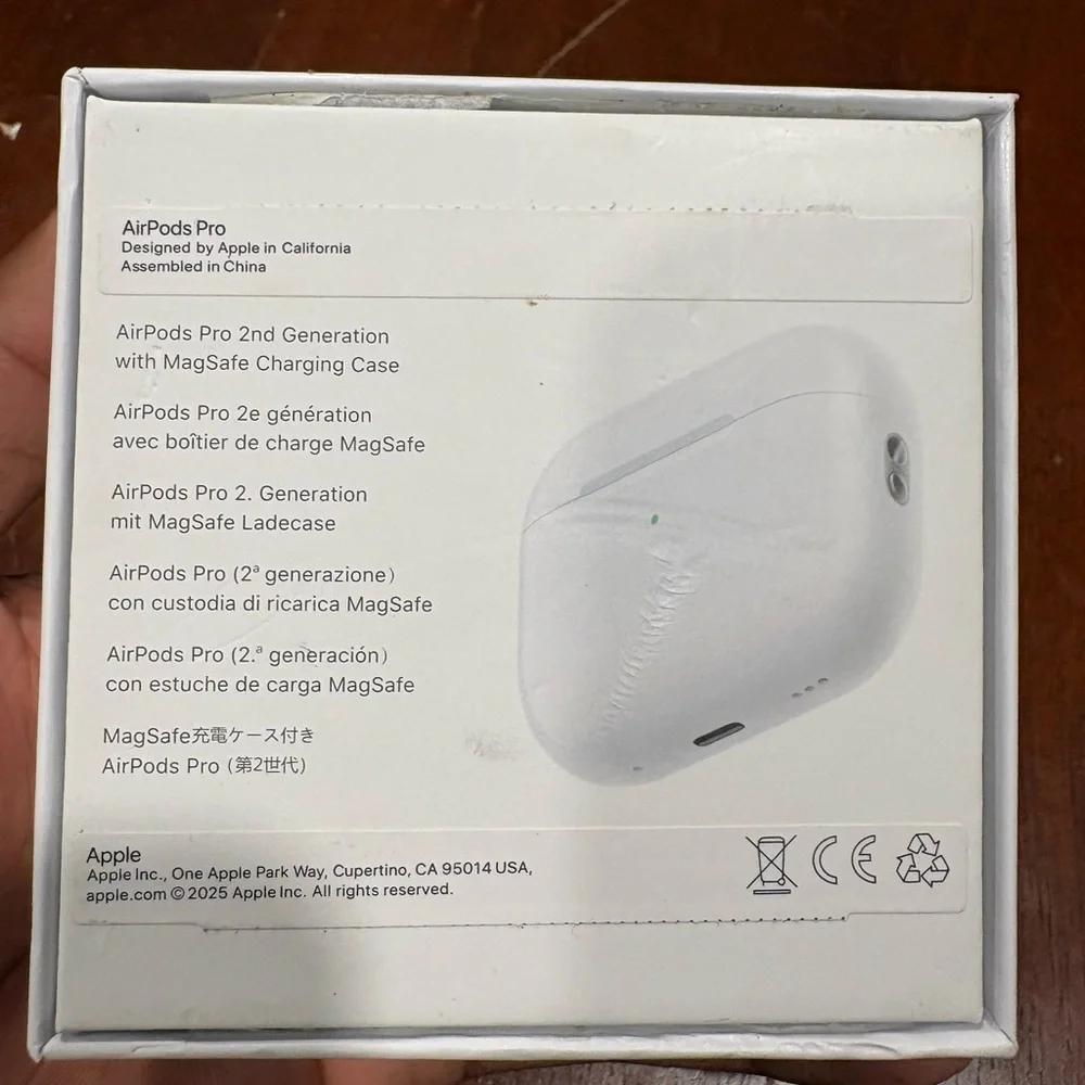 Apple AirPods Pro with MagSafe Charging Case